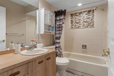 Bath - 3217 Abeline Rd, Spring Hill, FL 34608 photo 2 of 5