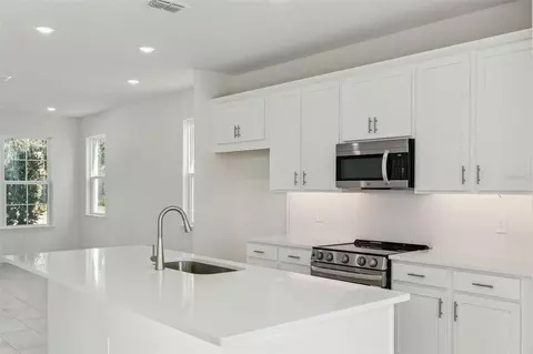 Kitchen - 4283 Darby Ct, Eustis, FL 32736 photo 3 of 4