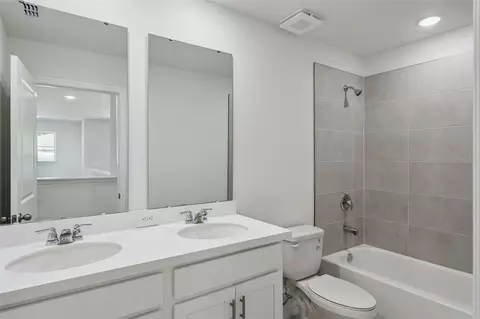 Bath - 4283 Darby Ct, Eustis, FL 32736 photo 4 of 4