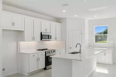 Kitchen - 4283 Darby Ct, Eustis, FL 32736 photo 2 of 4