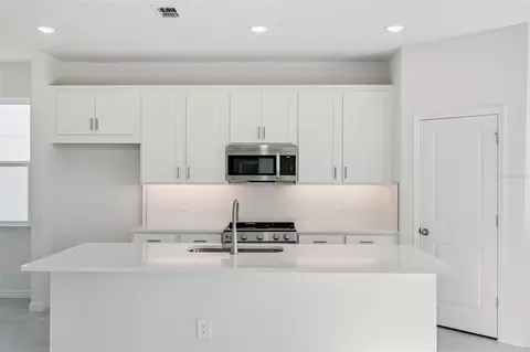 Kitchen - 4283 Darby Ct, Eustis, FL 32736 photo 4 of 4
