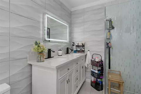 Bath - 2314 Danforth Rd, Spring Hill, FL 34608 photo 3 of 4