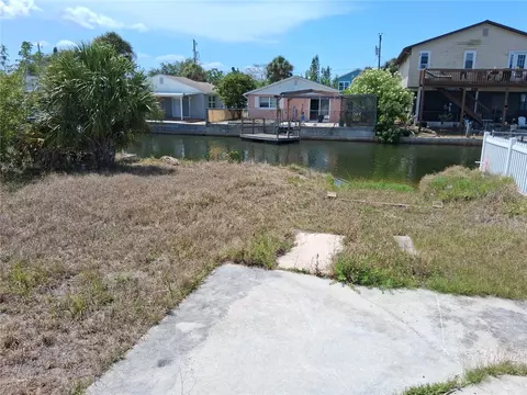 6760 Puffin Ln, Hudson, FL 34667