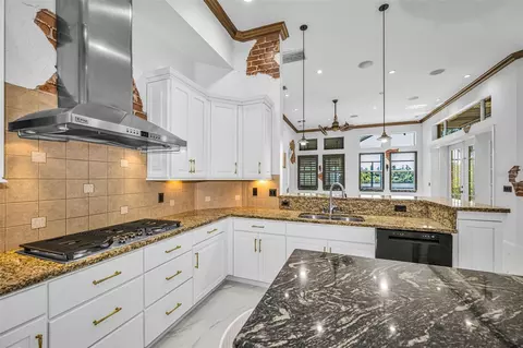 Kitchen - 10706 Ruffino Ct, Trinity, FL 34655 photo 4 of 8