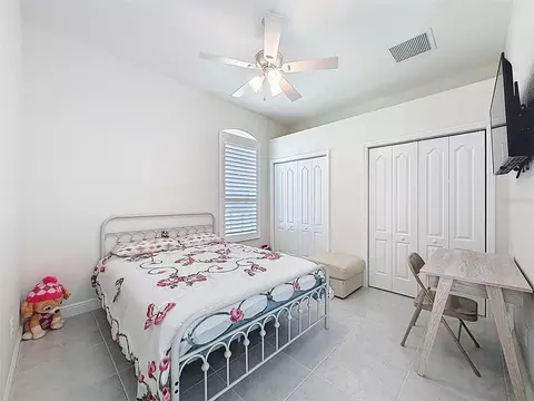Bedroom - 1321 Valiant Ave, Spring Hill, FL 34608 photo 4 of 8