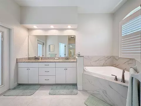 Bath - 1321 Valiant Ave, Spring Hill, FL 34608 photo 4 of 6