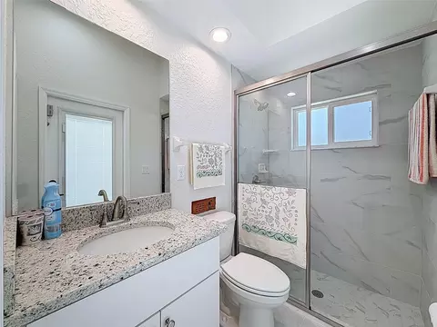 Bath - 1321 Valiant Ave, Spring Hill, FL 34608 photo 3 of 6
