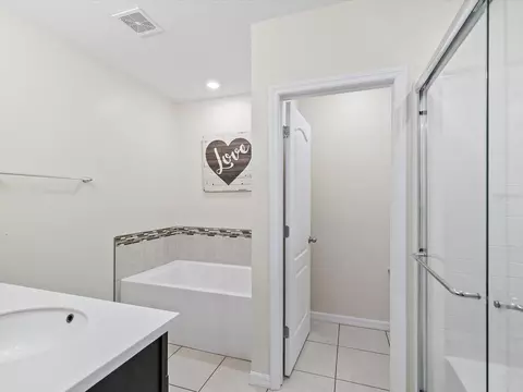 Bath - 13169 Santee St, Spring Hill, FL 34609 photo 4 of 7