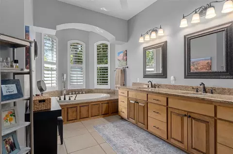 Bath - 3975 N Grayhawk Loop, Lecanto, FL 34461 photo 2 of 6