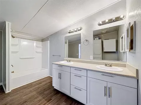 Bath - 15936 Archer St 9718 Denton Ave, Hudson, FL 34667 photo 4 of 5