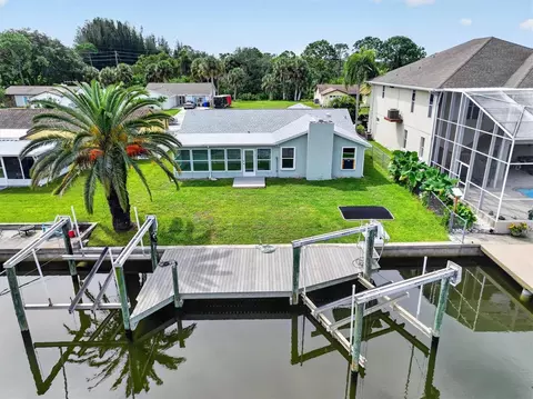 7427 Southwind Dr, Hudson, FL 34667