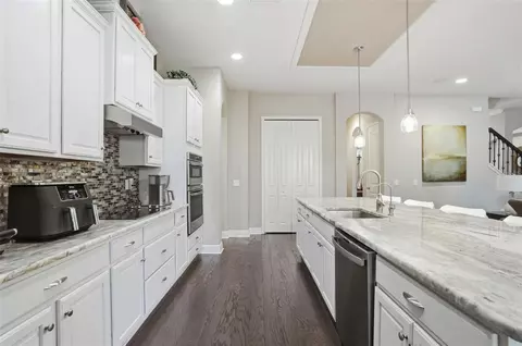 Kitchen - 14100 Bassingthorpe Dr, Spring Hill, FL 34609 photo 6 of 10