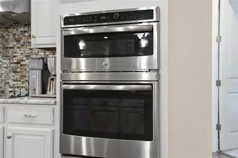 Kitchen - 14100 Bassingthorpe Dr, Spring Hill, FL 34609 photo 7 of 10