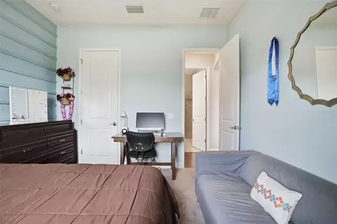 Bedroom - 14100 Bassingthorpe Dr, Spring Hill, FL 34609 photo 9 of 13