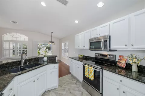 Kitchen - 11428 Hidden Cove Ct, Trinity, FL 34655 photo 2 of 7