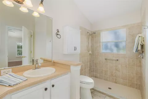 Bath - 11428 Hidden Cove Ct, Trinity, FL 34655 photo 3 of 8