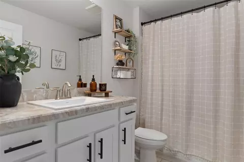 Bath - 12492 Pine Bluff St, Spring Hill, FL 34609 photo 1 of 2