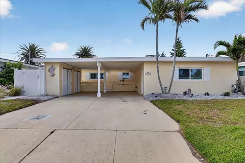 16126 4th St E, Redington Beach, FL 33708