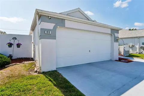 Exterior - 1018 Castille Dr, Spring Hill, FL 34608 photo 10 of 12