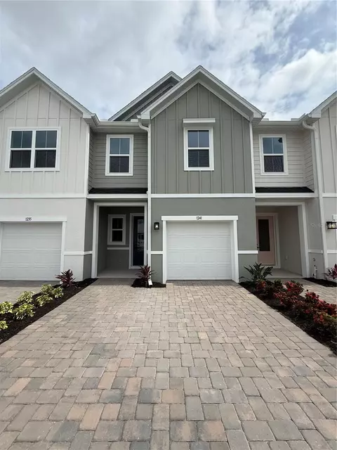 1241 Pineywood Field Dr, Davenport, FL 33837