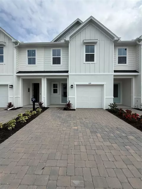 1229 Pineywood Field Dr, Davenport, FL 33837