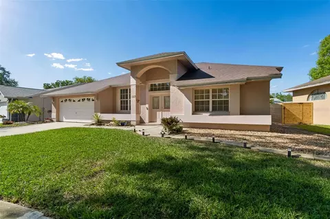907 Brittany Park Blvd, Tarpon Springs, FL 34689