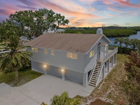 1647 Sea Breeze Dr, Tarpon Springs, FL 34689