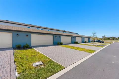 Exterior - 644 Emerald Grove Dr, Apopka, FL 32703 photo 4 of 6