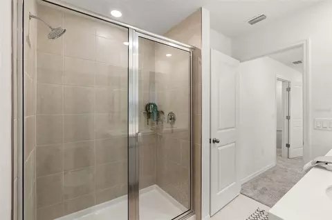 Bath - 644 Emerald Grove Dr, Apopka, FL 32703 photo 3 of 4
