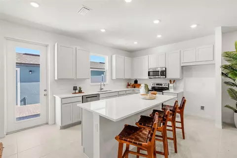 Kitchen - 644 Emerald Grove Dr, Apopka, FL 32703 photo 1 of 5