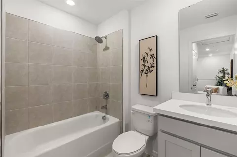 Bath - 644 Emerald Grove Dr, Apopka, FL 32703 photo 4 of 4