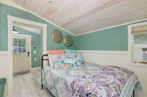 Bedroom - 5473 Darlene St, Weeki Wachee, FL 34607 photo 4 of 4