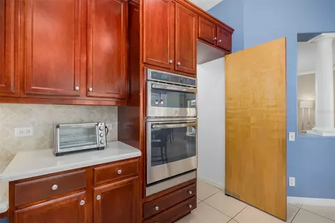 Kitchen - 2131 Gold Dust Ct, Trinity, FL 34655 photo 5 of 6