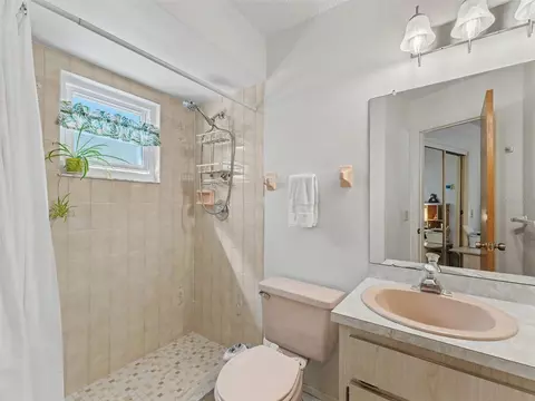 Bath - 11196 Sheffield Rd, Spring Hill, FL 34608 photo 3 of 4