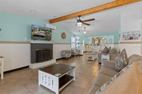 Living - 6245 Waverly Rd, Weeki Wachee, FL 34607 photo 4 of 4