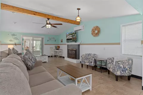 Living - 6245 Waverly Rd, Weeki Wachee, FL 34607 photo 1 of 4