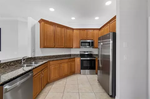 Kitchen - 18630 Rolling Hills Loop, Hudson, FL 34667 photo 2 of 4