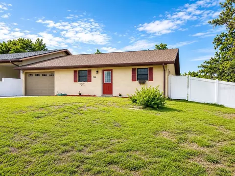 700 W Dampier St, Inverness, FL 34450