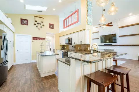 Kitchen - 8115 Montock Ct, Trinity, FL 34655 photo 1 of 5