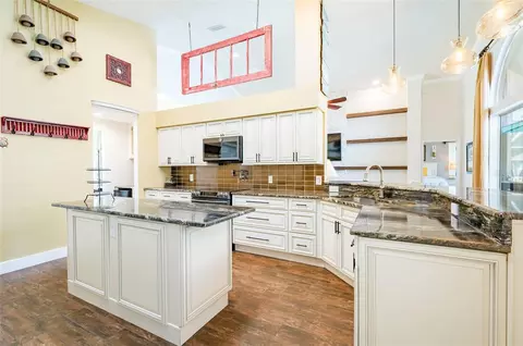 Kitchen - 8115 Montock Ct, Trinity, FL 34655 photo 4 of 5