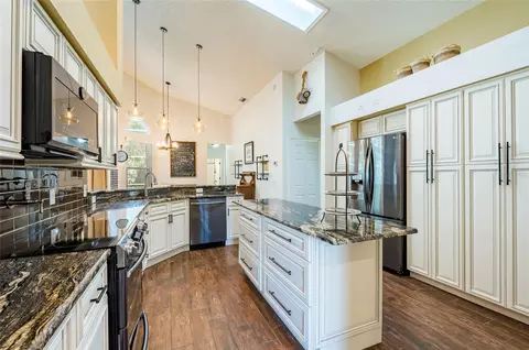 Kitchen - 8115 Montock Ct, Trinity, FL 34655 photo 2 of 5