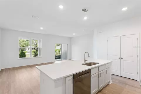Living - 654 Cedar Elm Ct, Eustis, FL 32726 photo 2 of 5