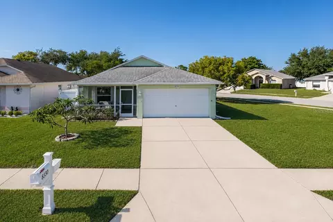 8330 Goldome Dr, Port Richey, FL 34668