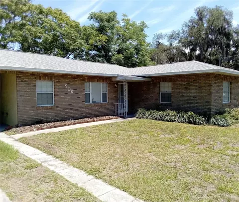 906 Oak Dr, Leesburg, FL 34748