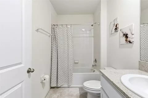 Bath - 9014 Forge Breeze Loop, Wesley Chapel, FL 33545 photo 2 of 4