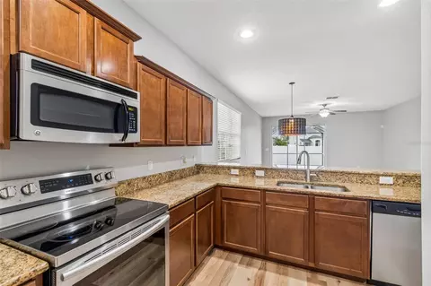 Kitchen - 9421 Trumpet Vine Loop, Trinity, FL 34655 photo 2 of 2
