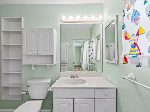Bath - 6150 Island Dr, Weeki Wachee, FL 34607 photo 2 of 4