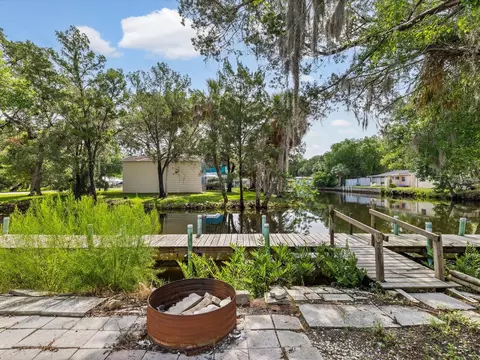 Exterior - 6150 Island Dr, Weeki Wachee, FL 34607 photo 4 of 9