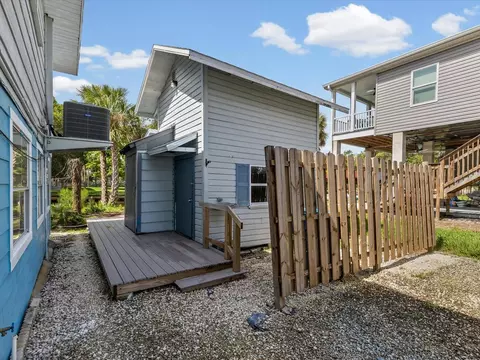 Exterior - 6150 Island Dr, Weeki Wachee, FL 34607 photo 5 of 9