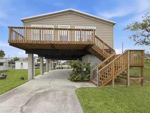 6839 Curlew Ln, Hudson, FL 34667